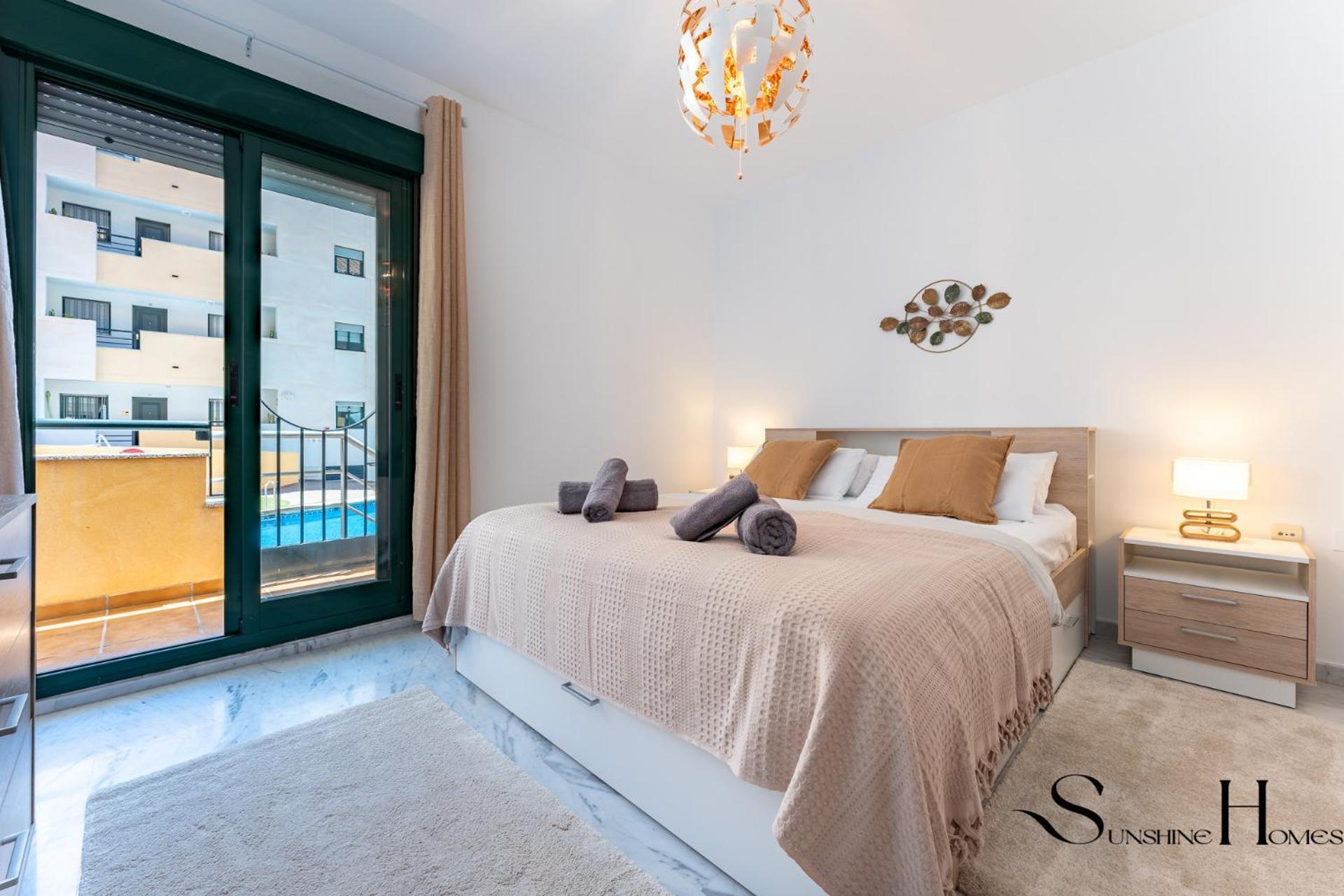 Apartment Elegant 2 Bed 2 Bath Apartment, Pool, Views, Parking *