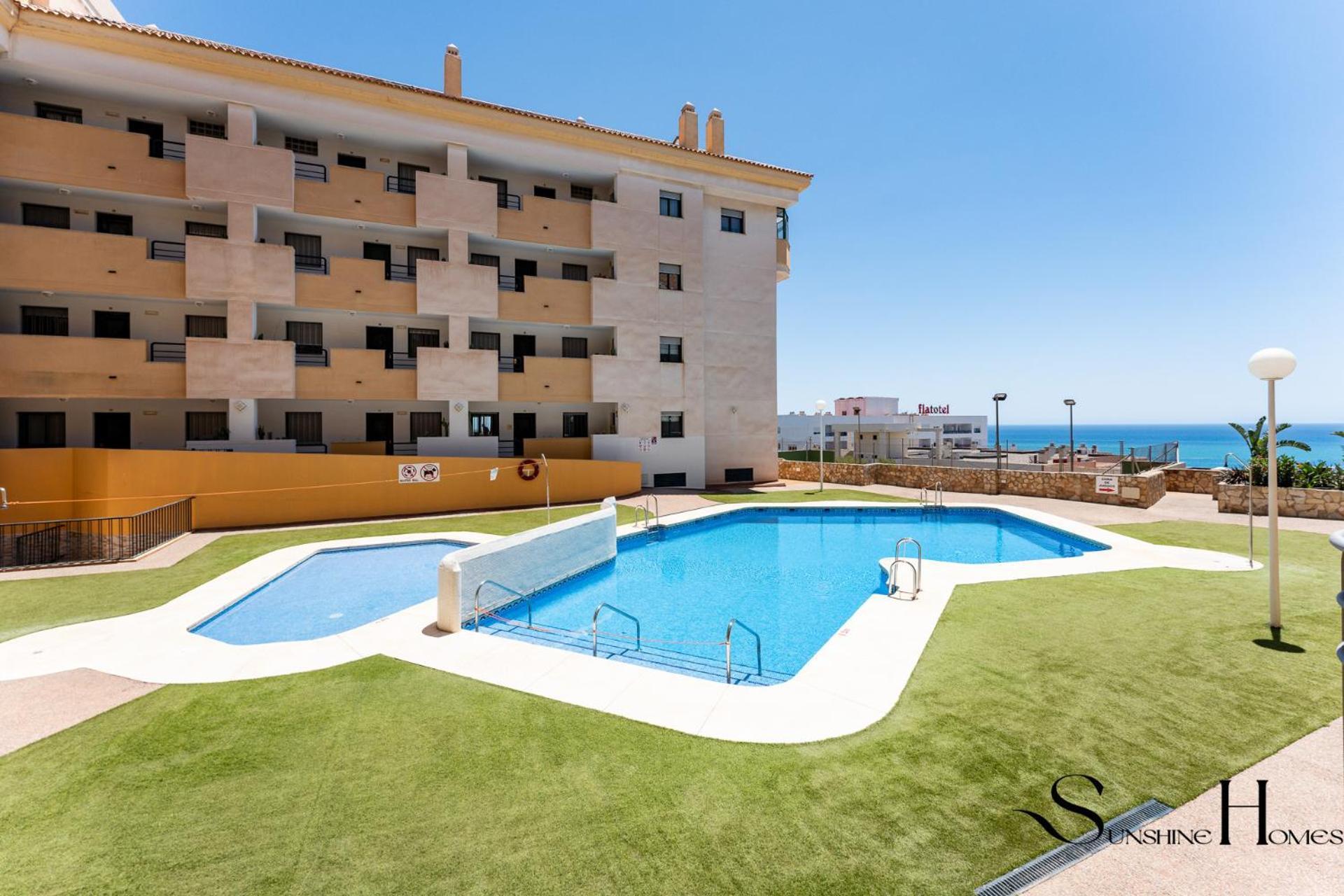 Elegant 2 Bed 2 Bath Apartment, Pool, Views, Parking Apartamento