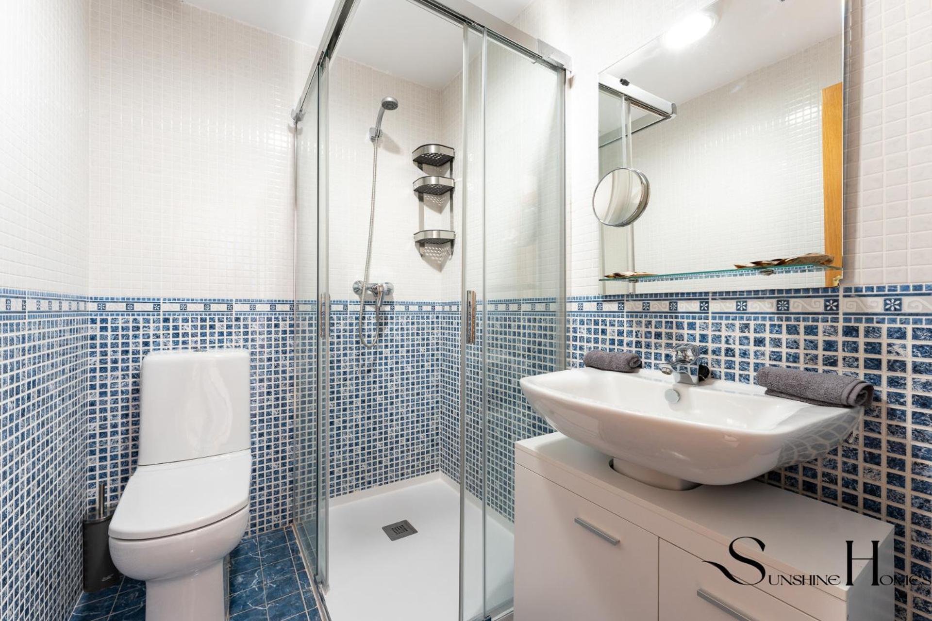 Elegant 2 Bed 2 Bath Apartment, Pool, Views, Parking Apartamento *