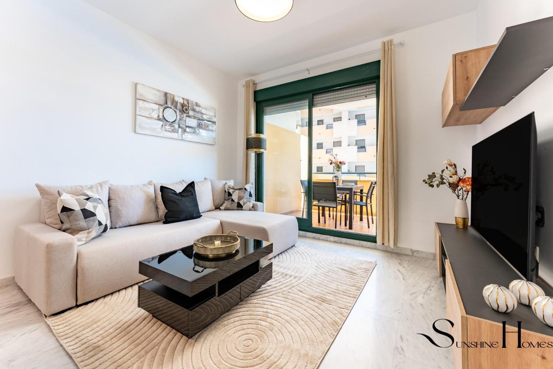 Elegant 2 Bed 2 Bath Apartment, Pool, Views, Parking Apartamento *
