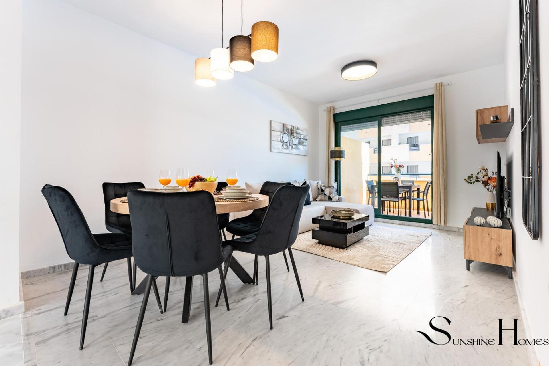 Elegant 2 Bed 2 Bath Apartment, Pool, Views, Parking * Benalmádena
